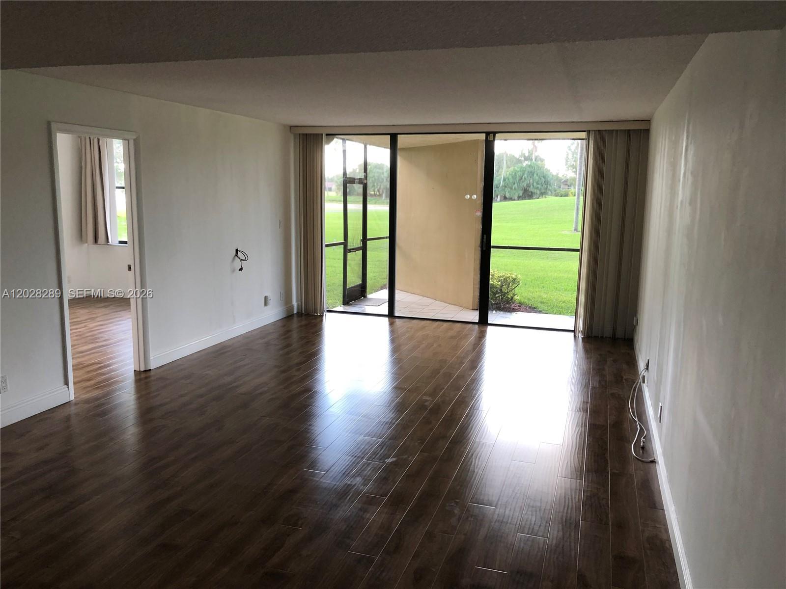 COUNTRY CLUB APTS AT - Residential