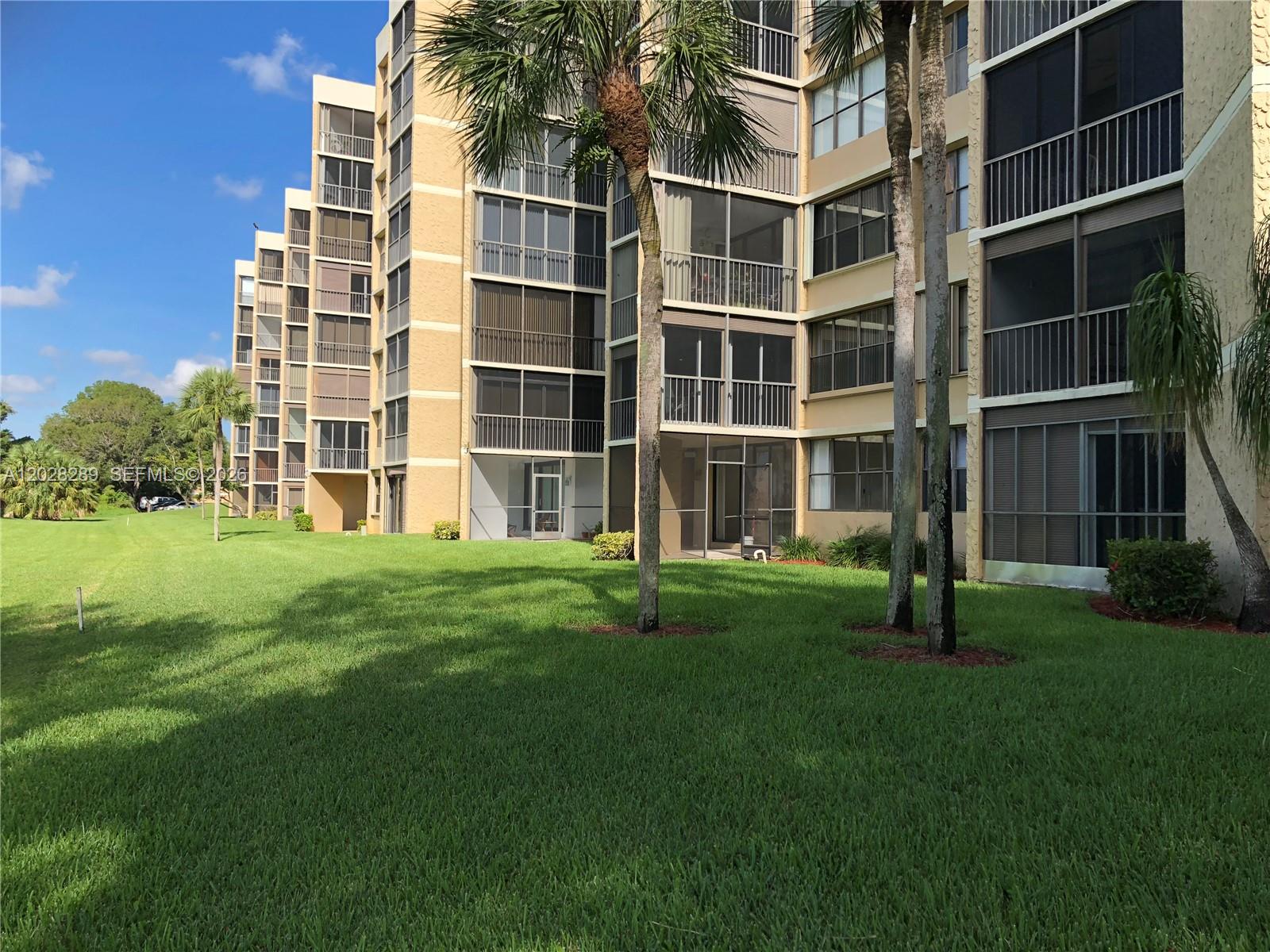 COUNTRY CLUB APTS AT - Residential