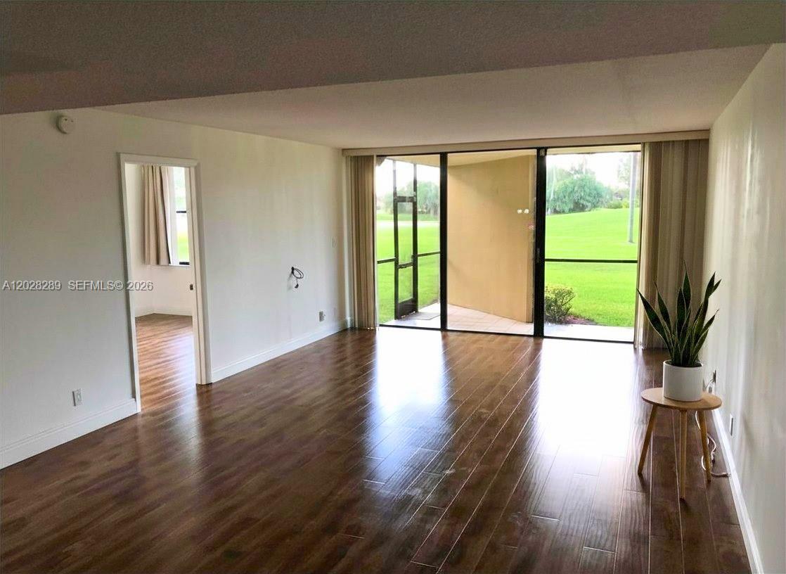 COUNTRY CLUB APTS AT - Residential
