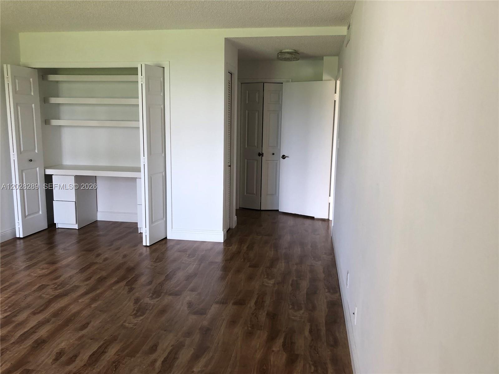 COUNTRY CLUB APTS AT - Residential