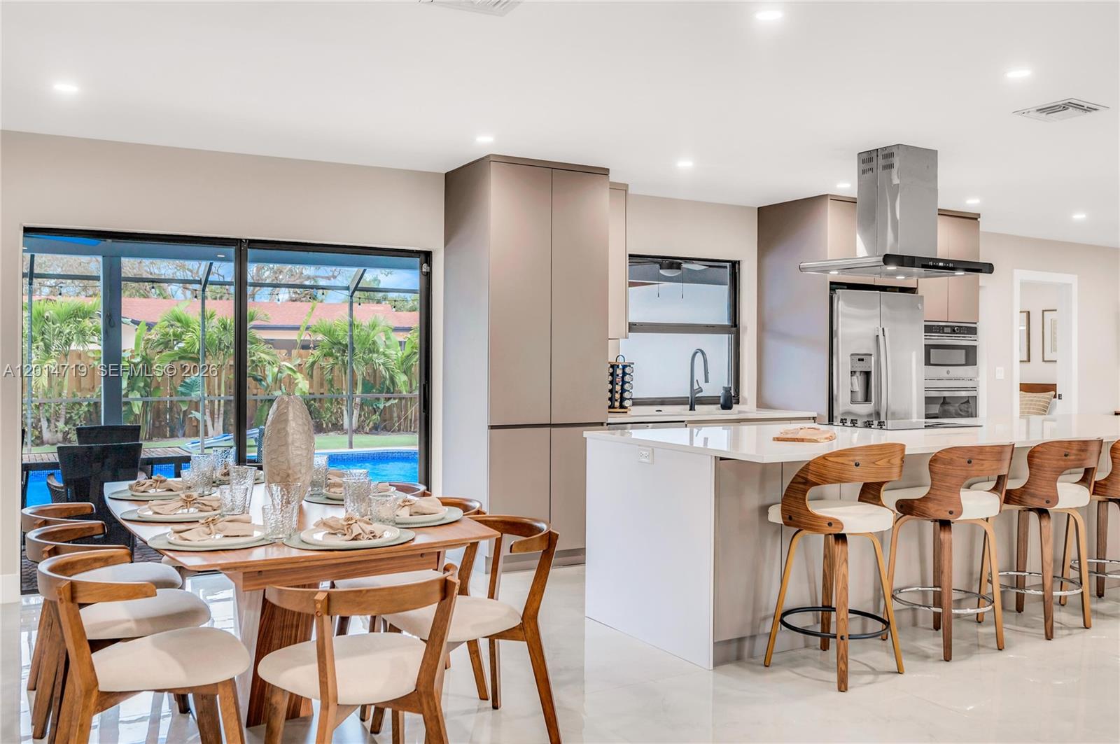 MIRROR LAKE ESTATES SEC T - Residential