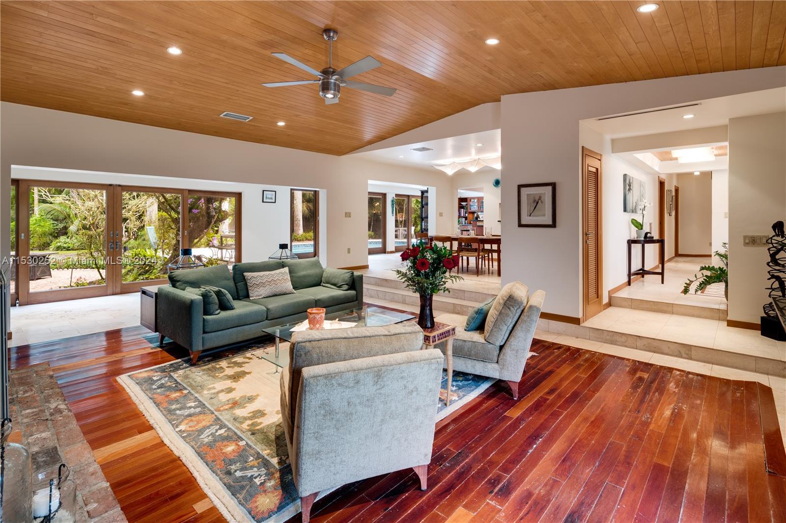 KERRWOOD OAKS - Residential