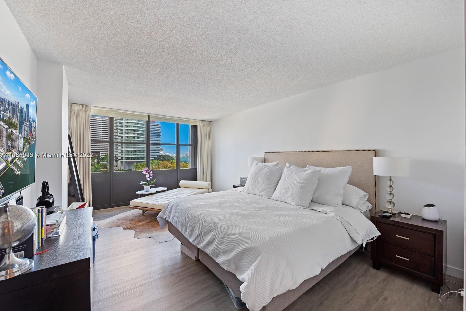 BRICKELL PLACE CONDO - Residential Lease