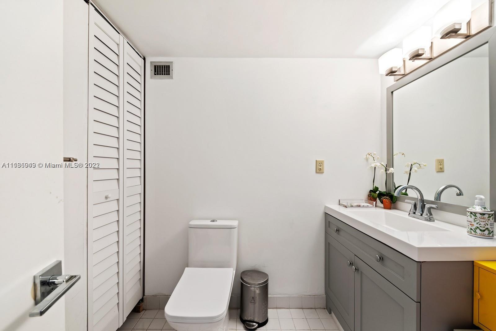 BRICKELL PLACE CONDO - Residential Lease