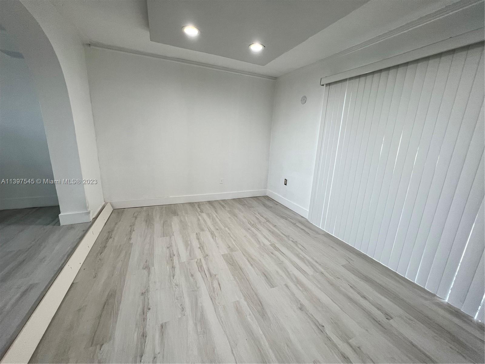 PALMLAND ESTATES - Residential Lease