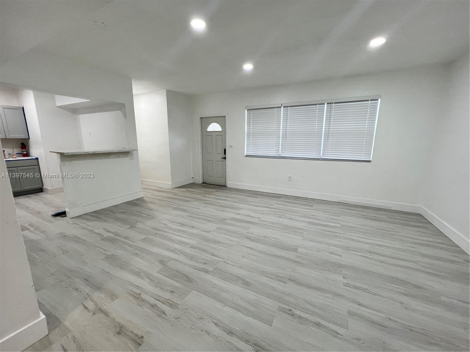 PALMLAND ESTATES - Residential Lease