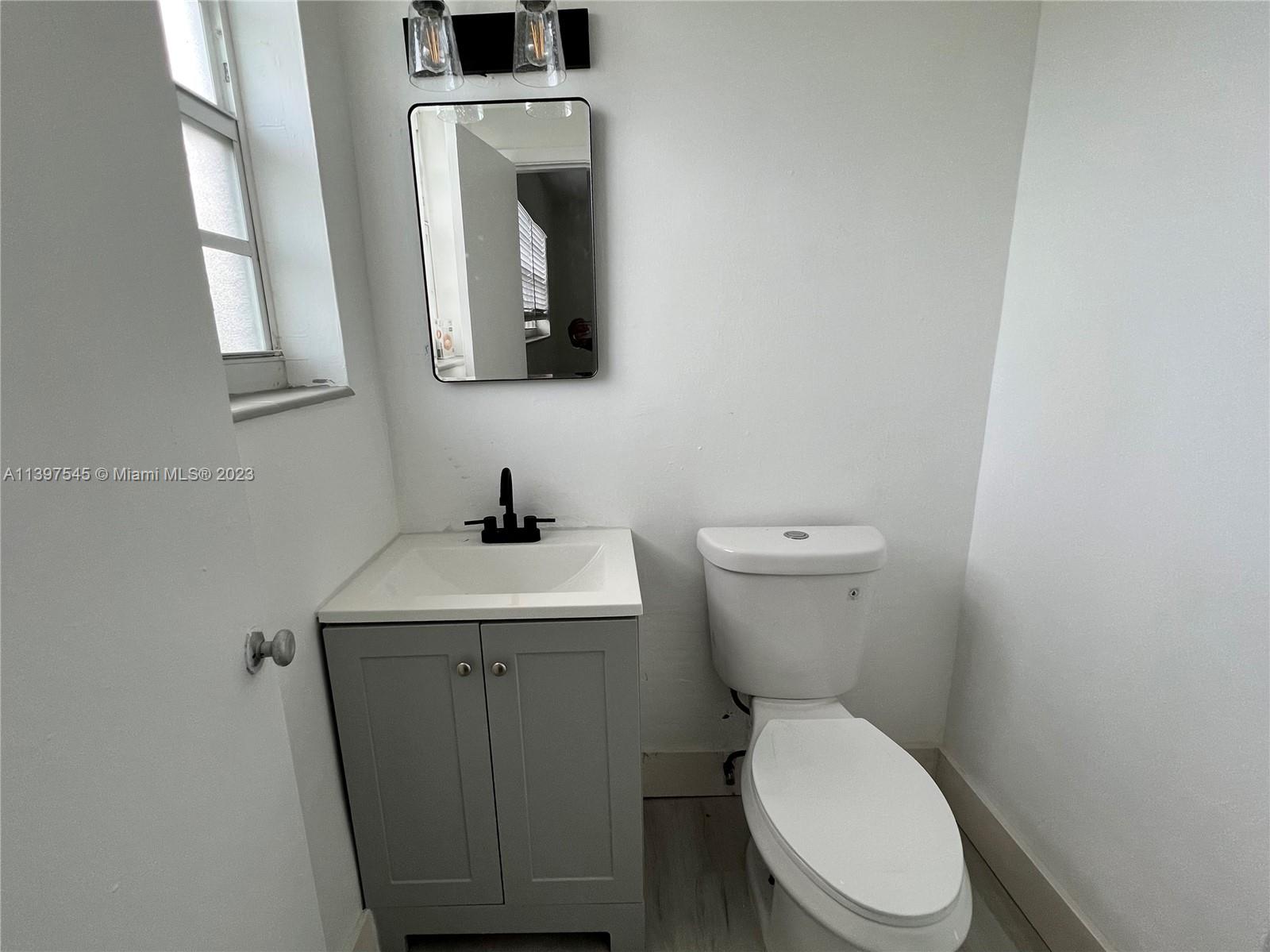 PALMLAND ESTATES - Residential Lease