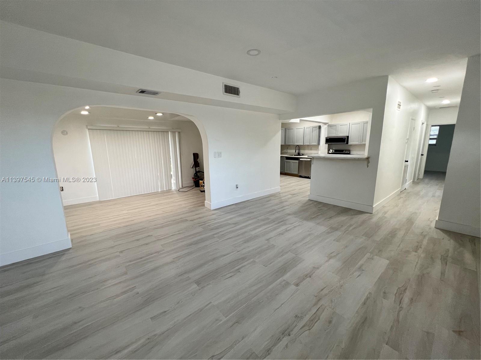 PALMLAND ESTATES - Residential Lease
