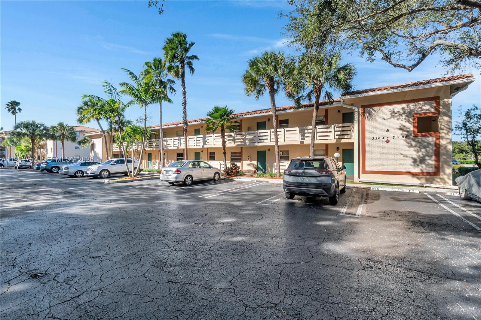 COUNTRY GARDENS CONDO - Residential
