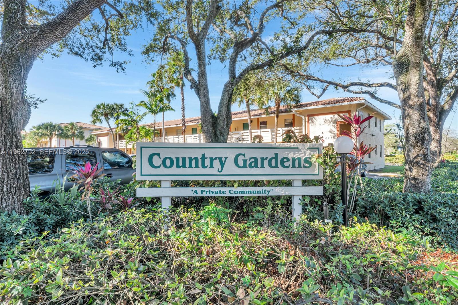 COUNTRY GARDENS CONDO - Residential