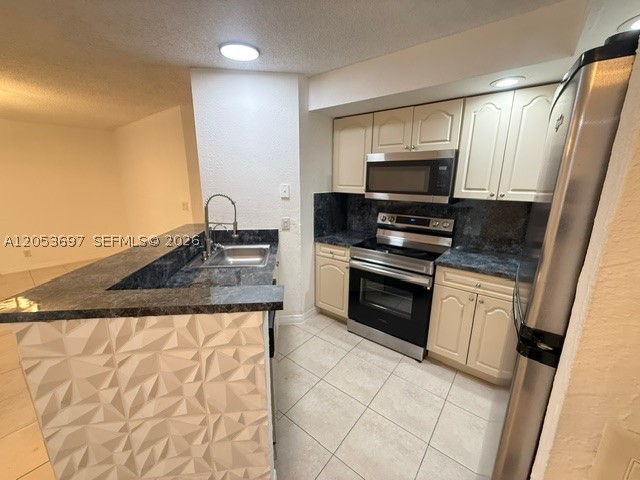 CORAL KEY CONDO - Residential Lease