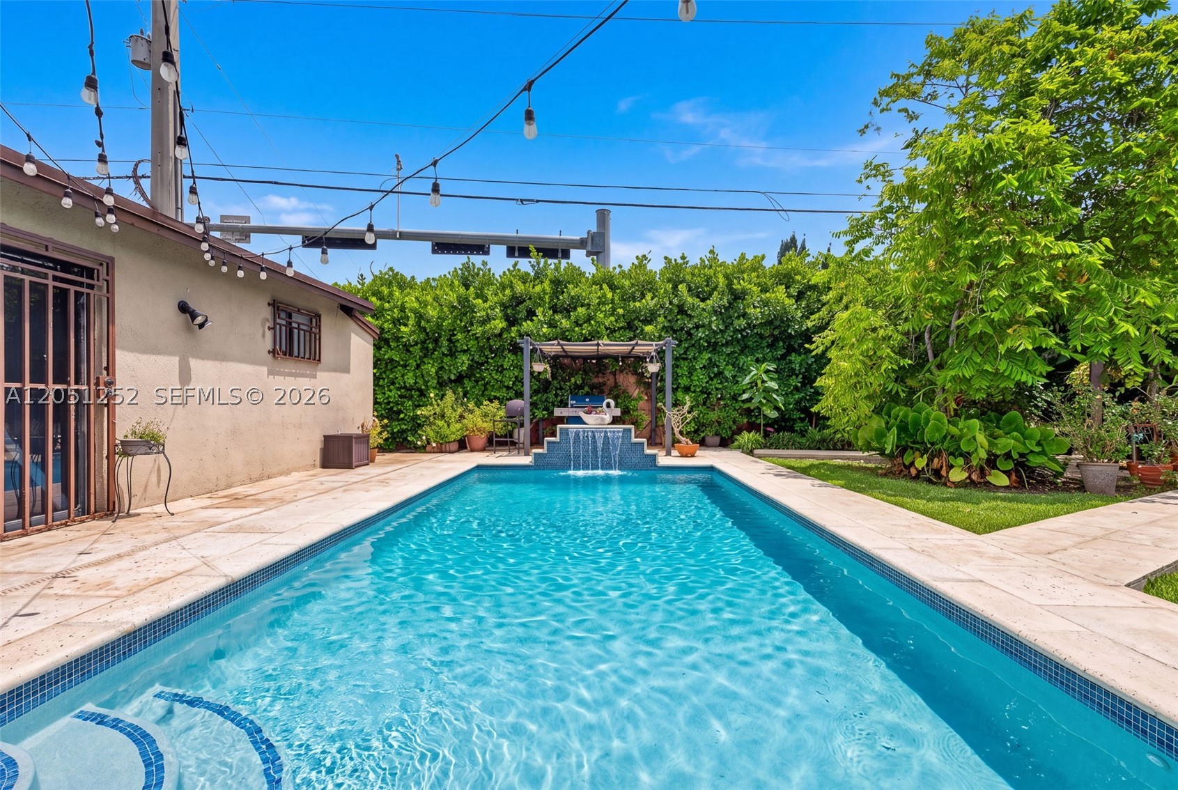 SOUTH MIAMI LAKES - Residential