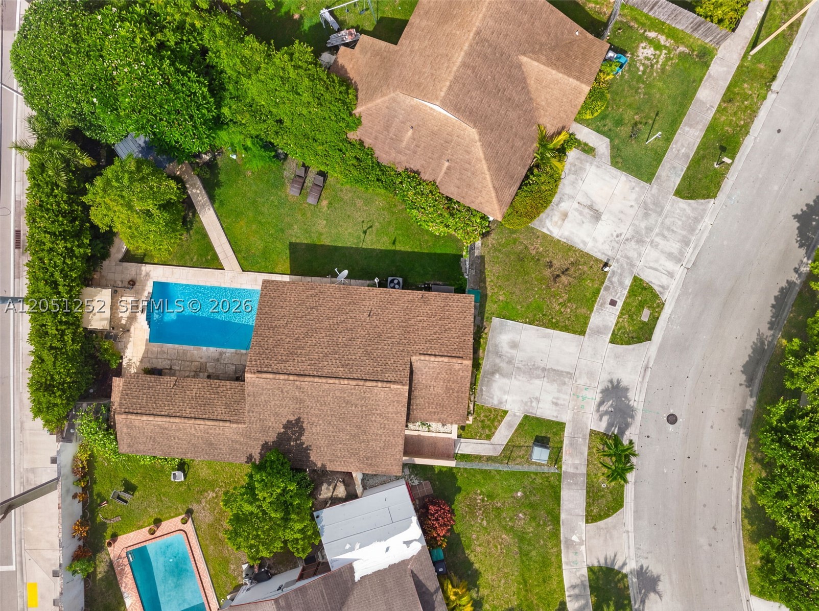 SOUTH MIAMI LAKES - Residential
