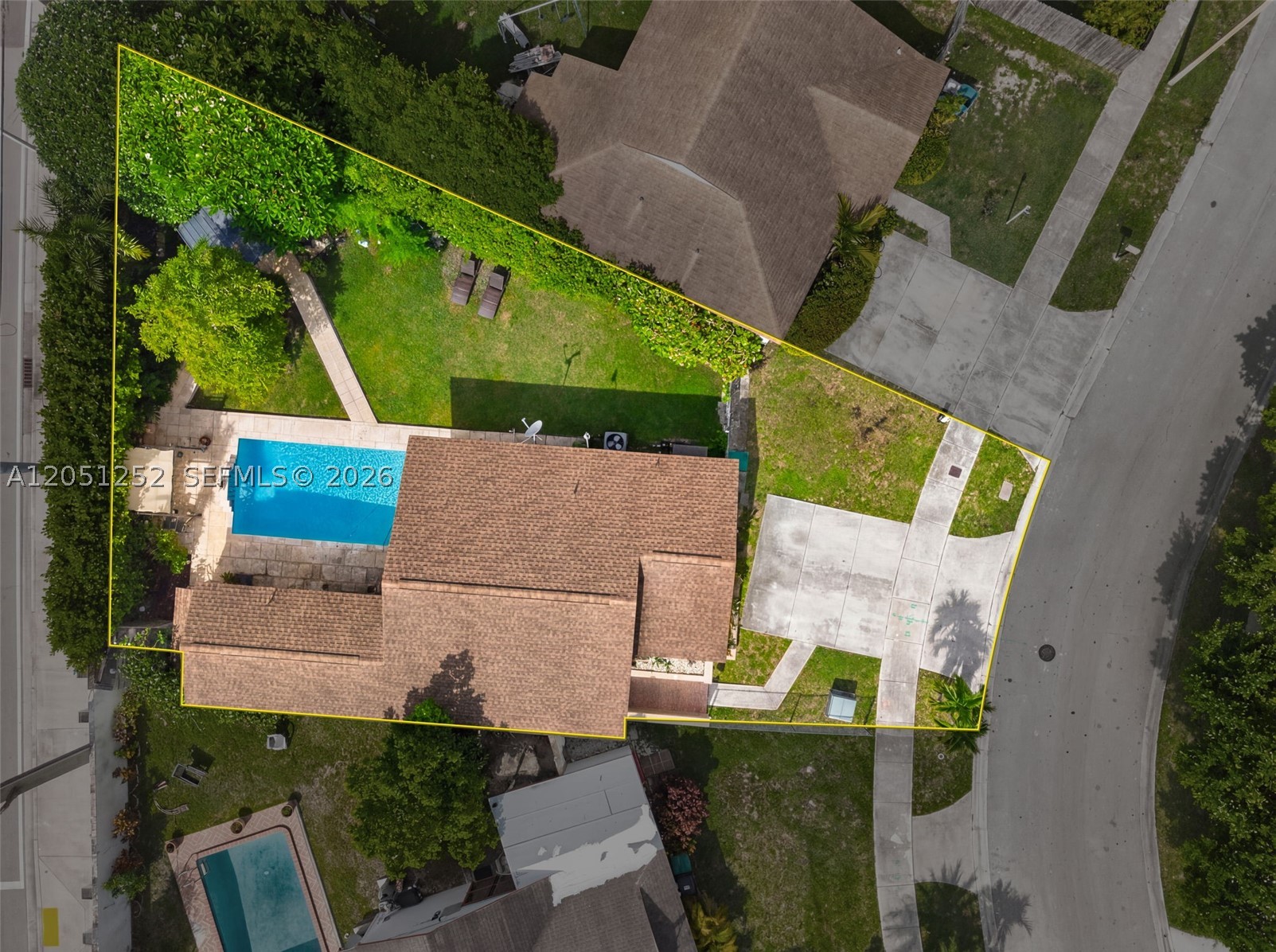 SOUTH MIAMI LAKES - Residential