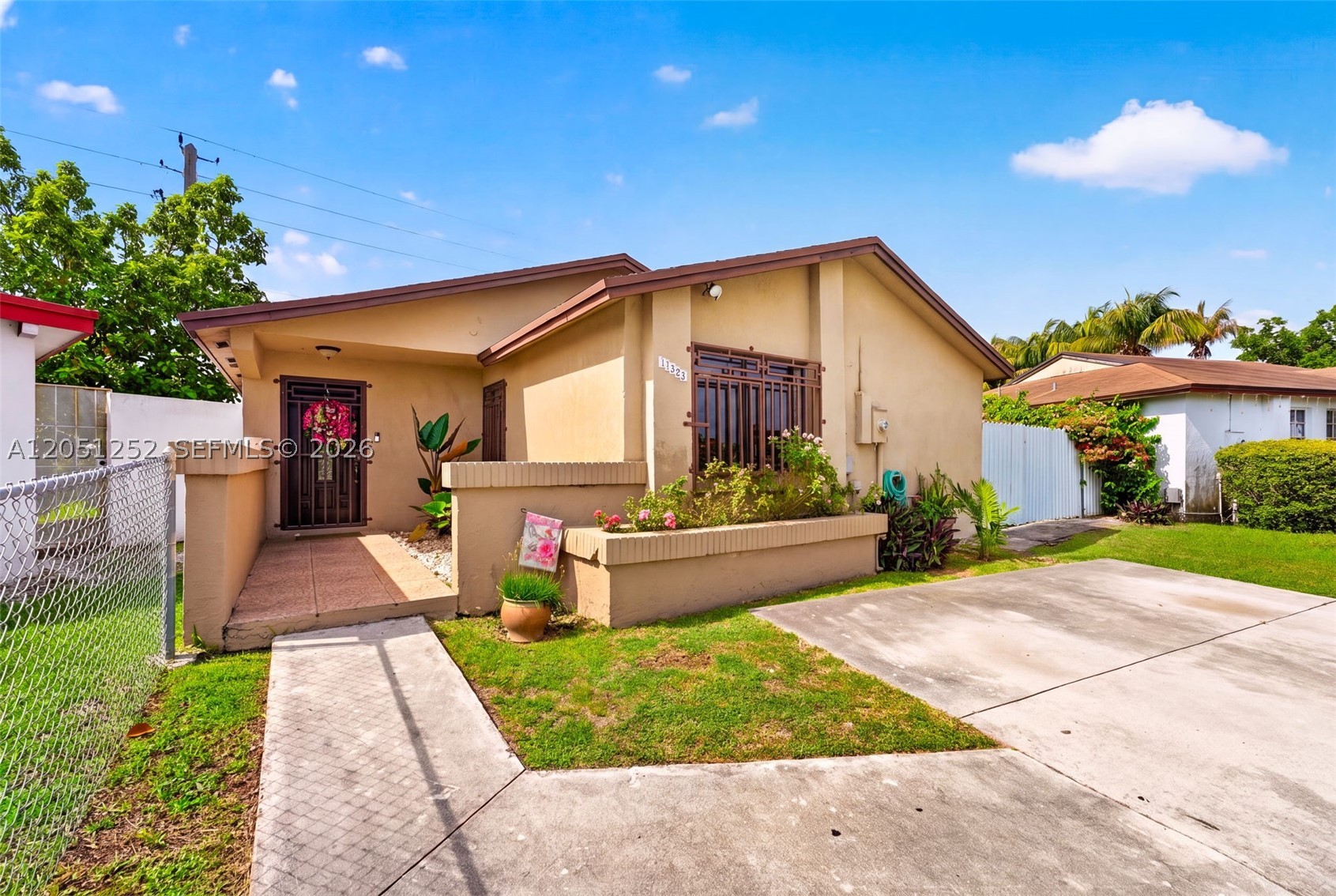 SOUTH MIAMI LAKES - Residential
