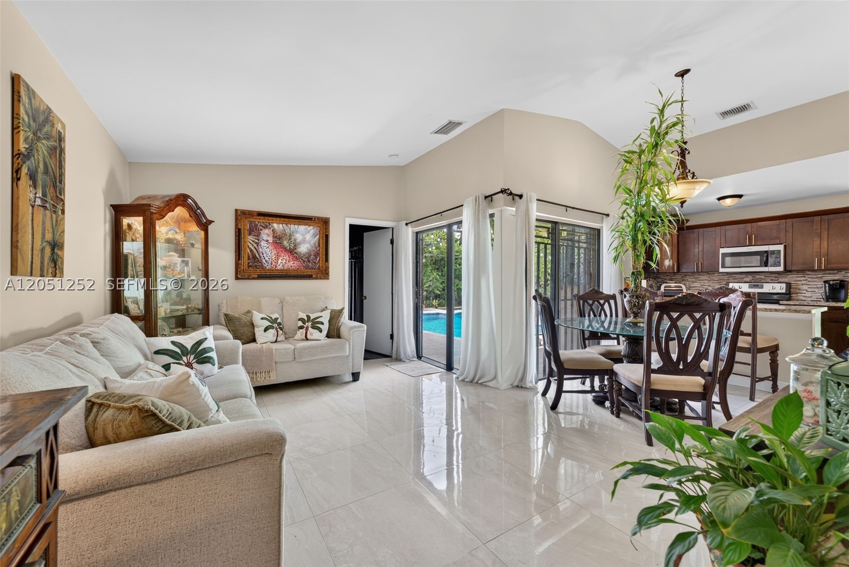 SOUTH MIAMI LAKES - Residential