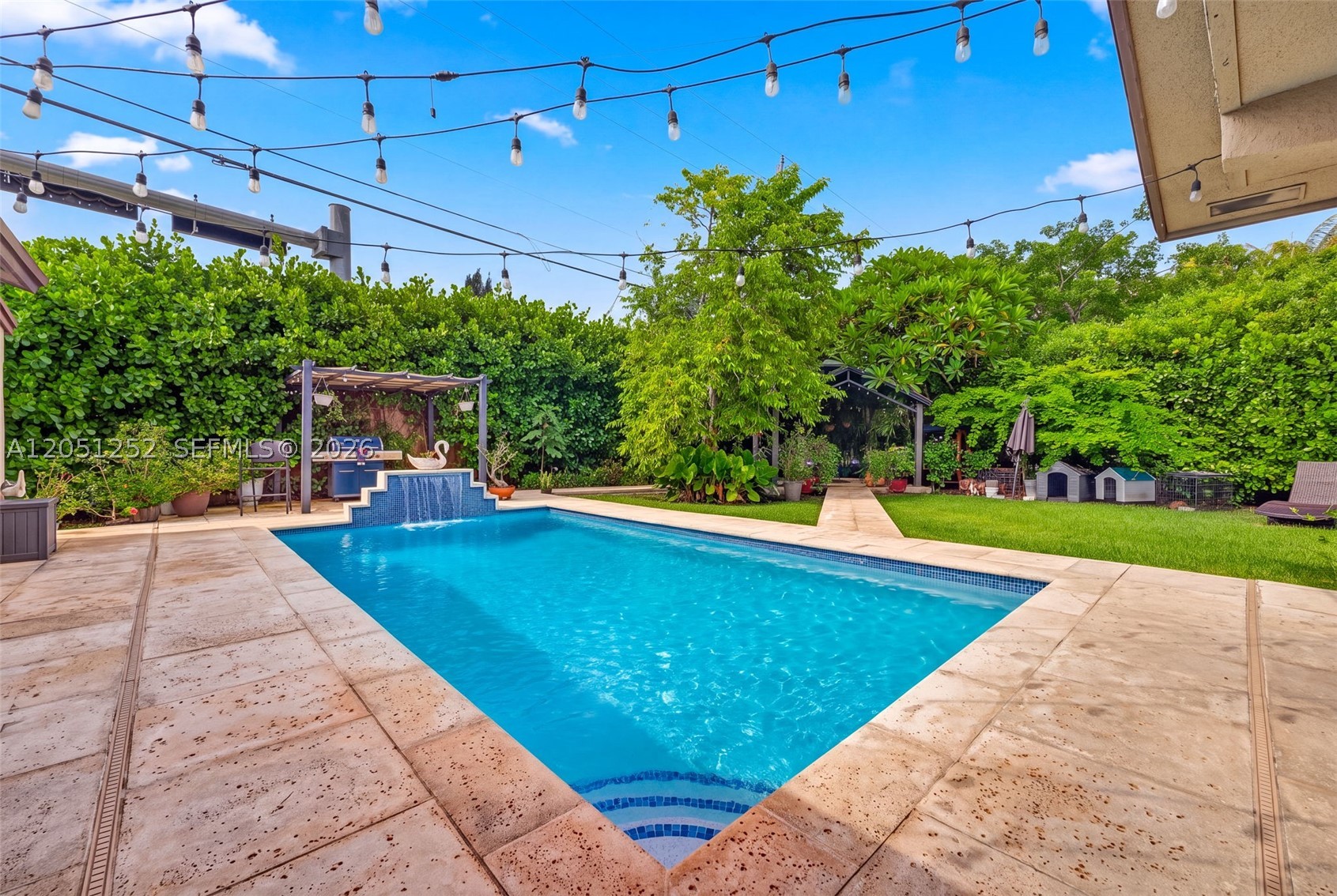 SOUTH MIAMI LAKES - Residential