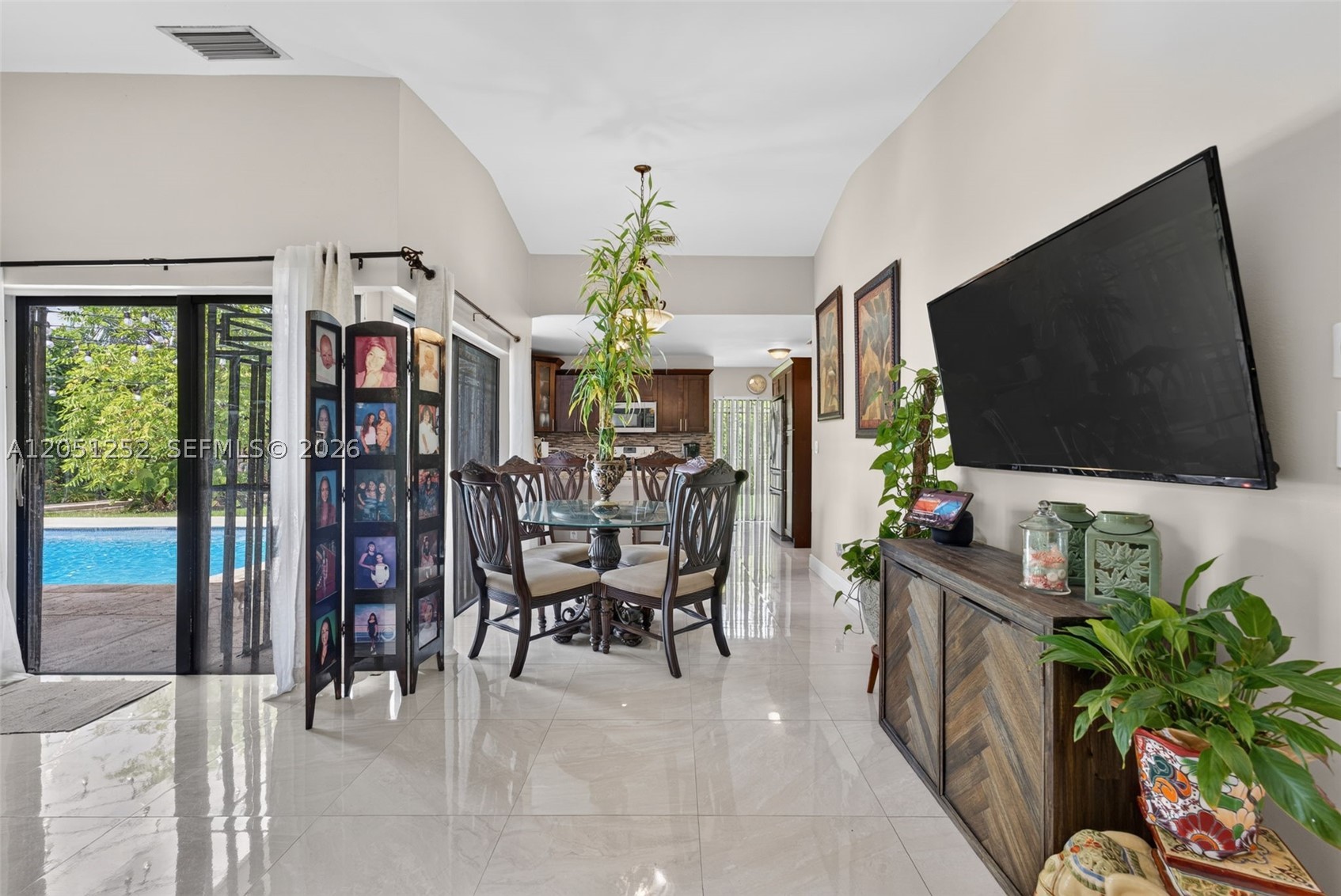 SOUTH MIAMI LAKES - Residential