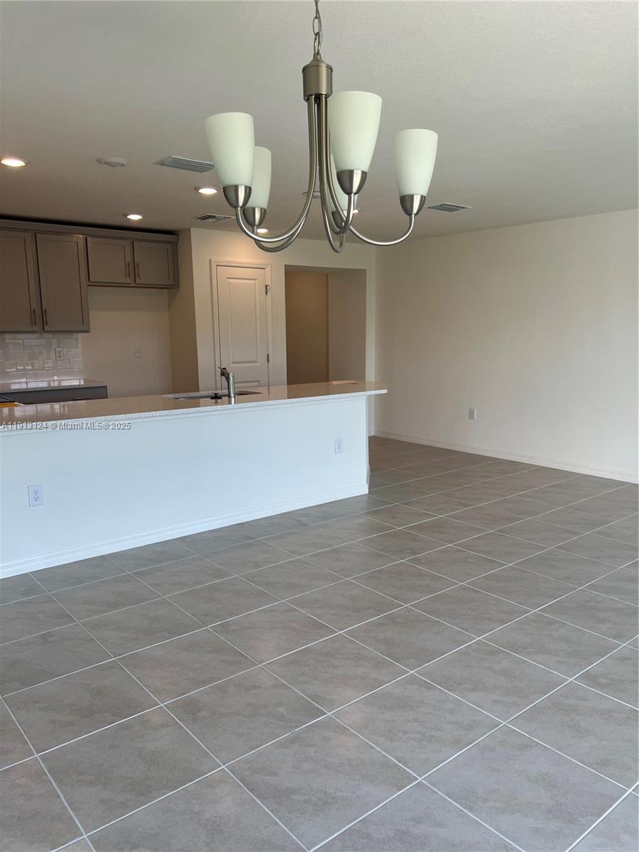 BAYSHORE COMMONS AS DESC - Residential