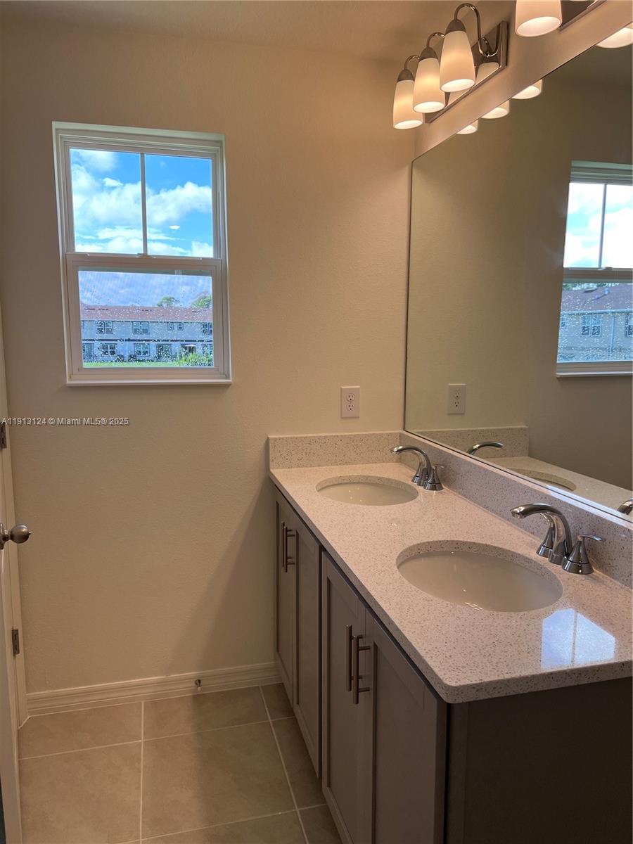 BAYSHORE COMMONS AS DESC - Residential