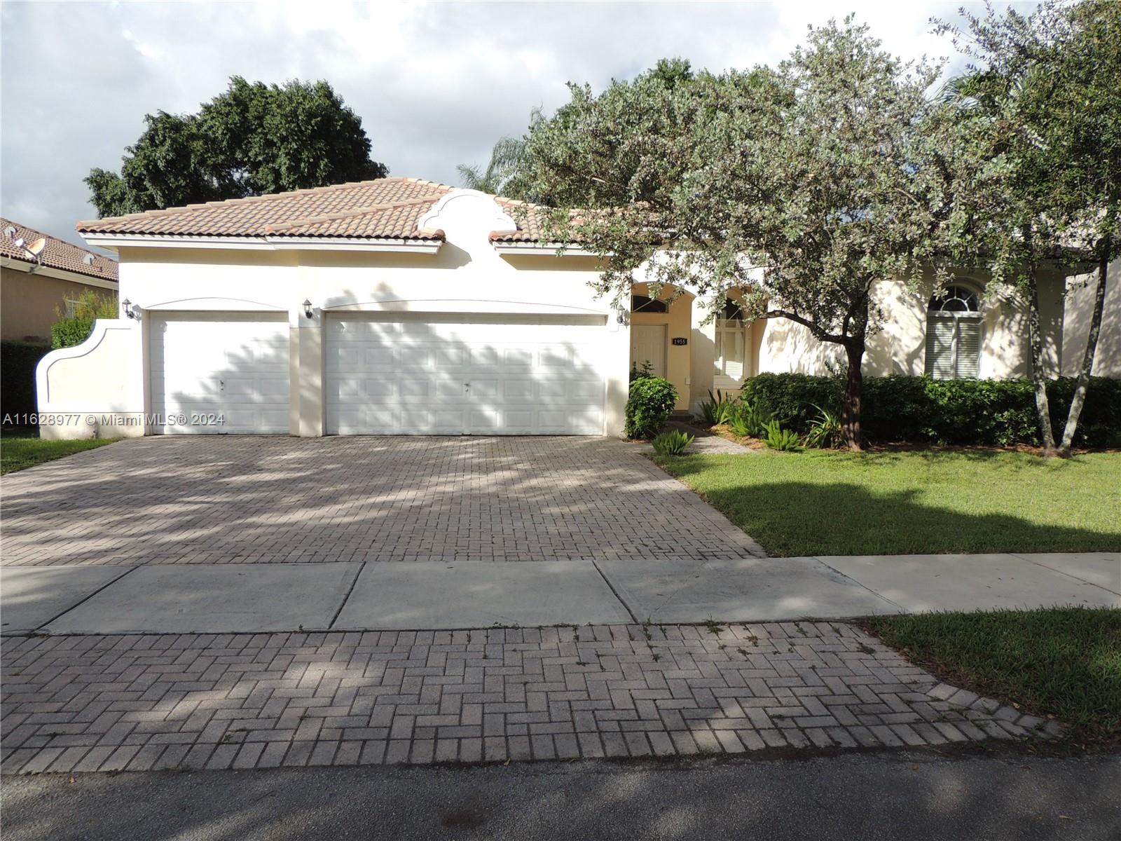 PALM ISLE ESTATES - Residential Lease