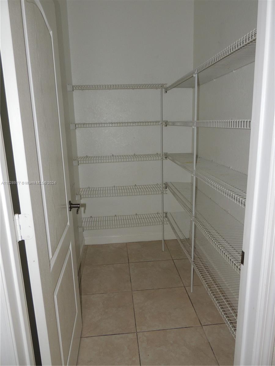 PALM ISLE ESTATES - Residential Lease