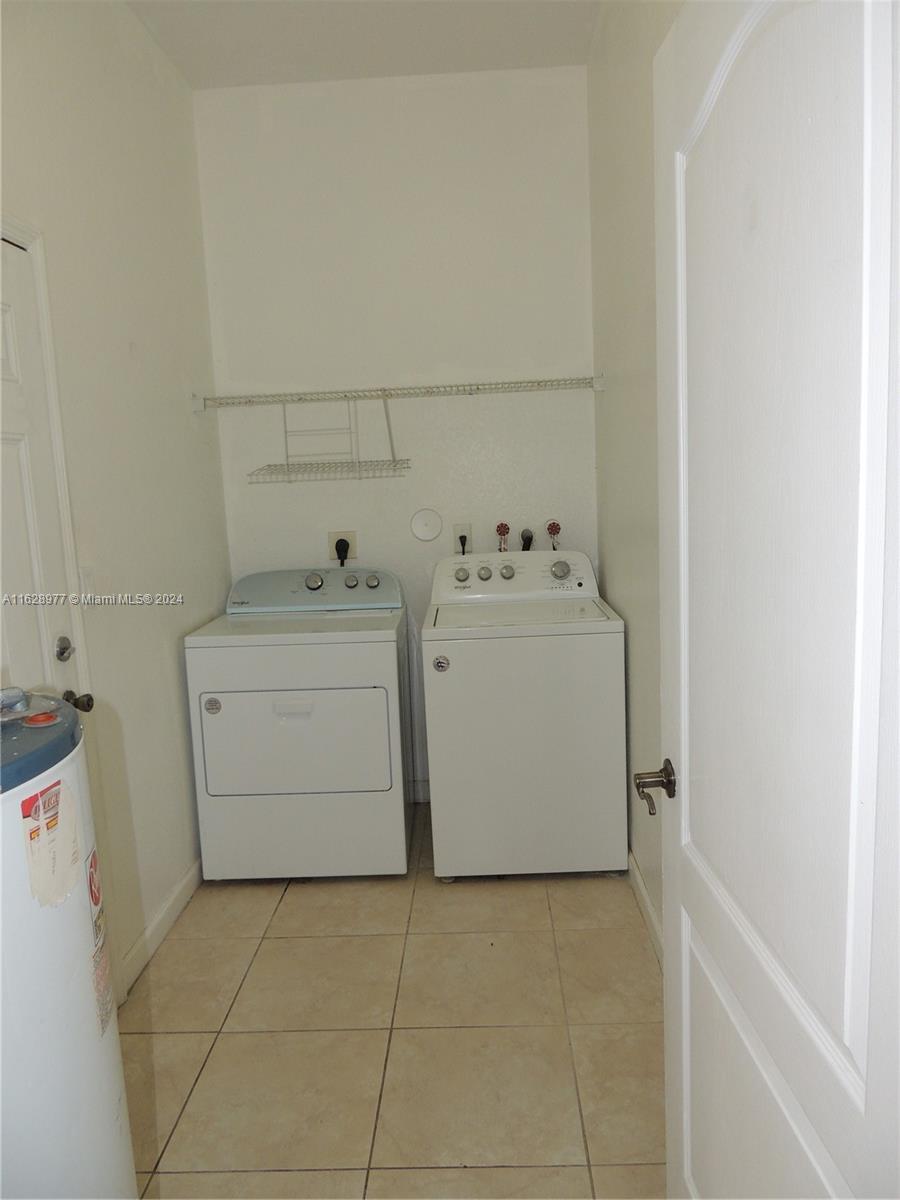 PALM ISLE ESTATES - Residential Lease