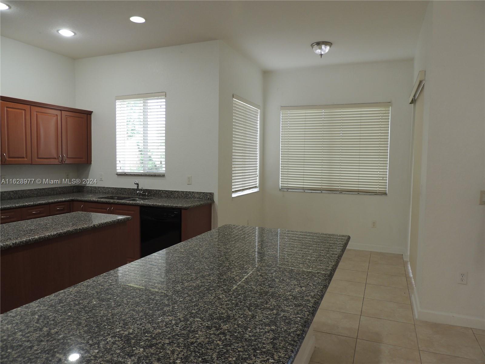 PALM ISLE ESTATES - Residential Lease