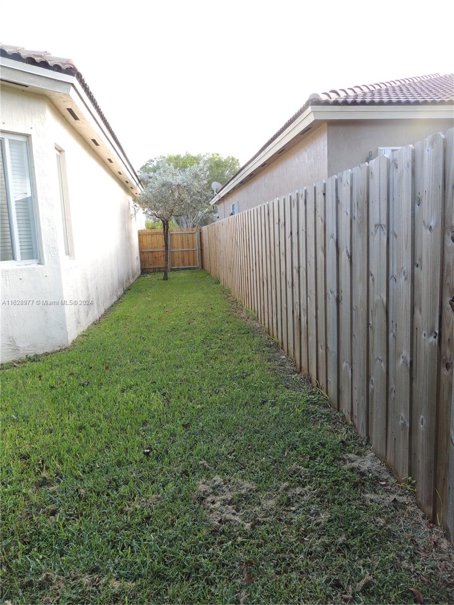 PALM ISLE ESTATES - Residential Lease