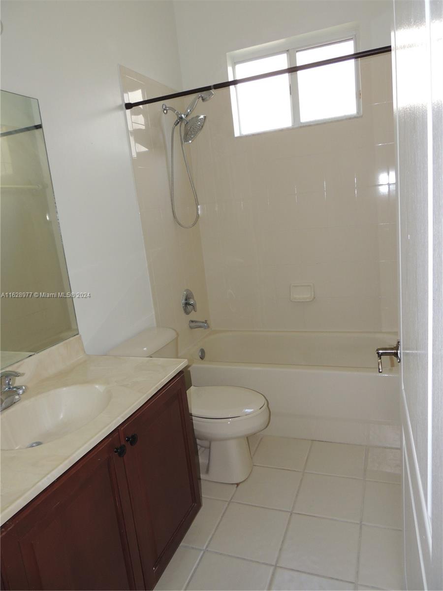 PALM ISLE ESTATES - Residential Lease