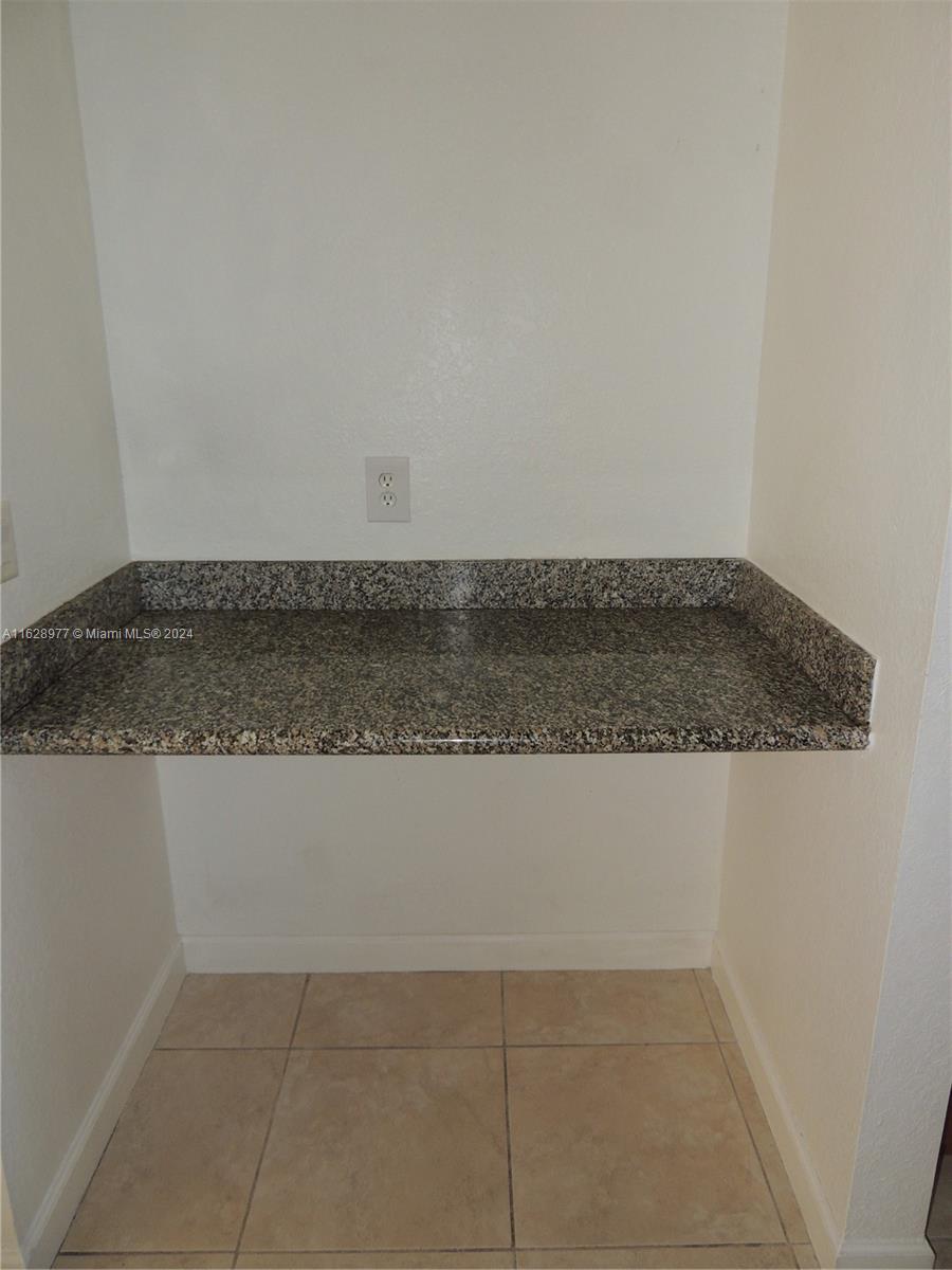 PALM ISLE ESTATES - Residential Lease