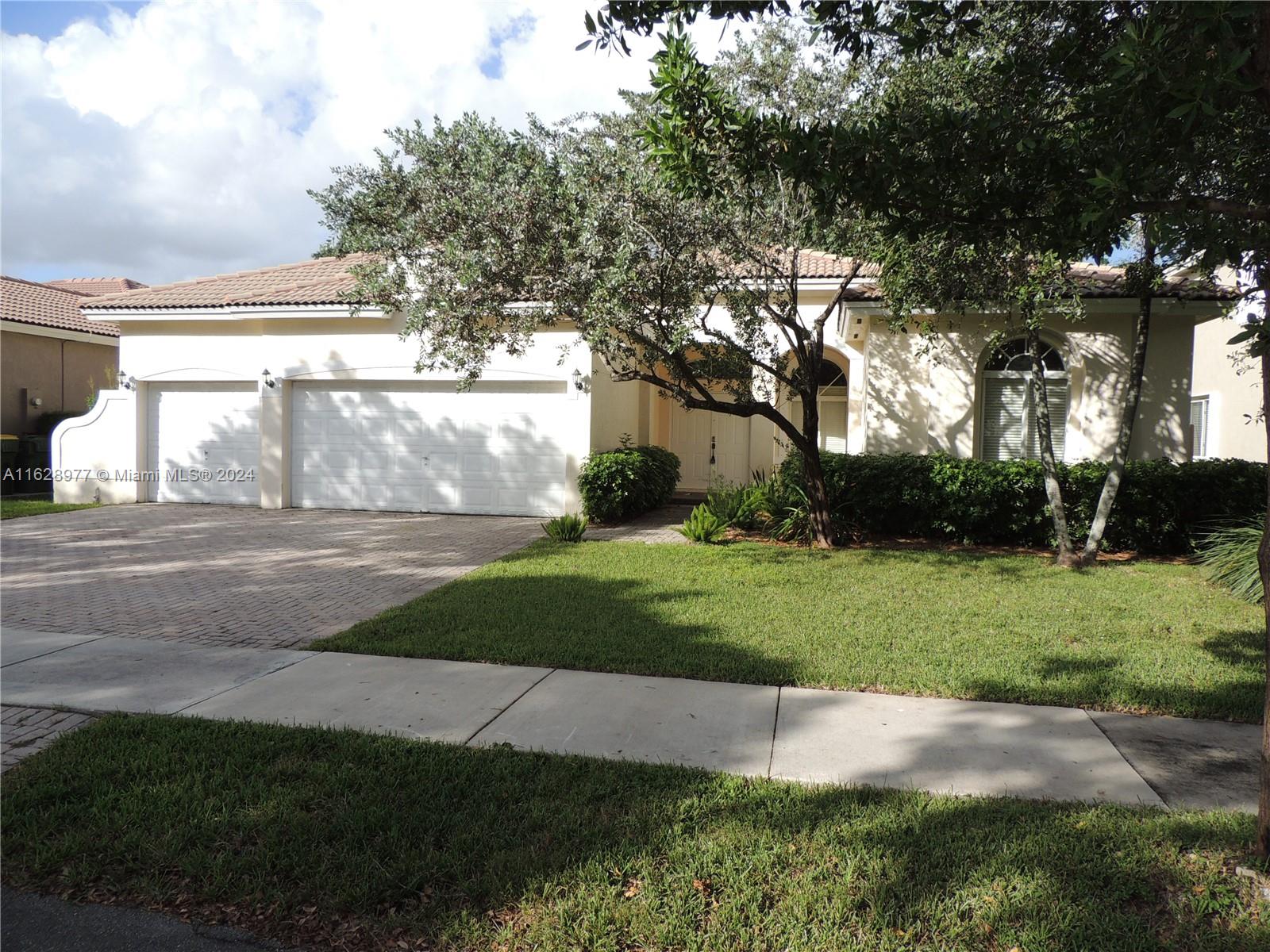 PALM ISLE ESTATES - Residential Lease