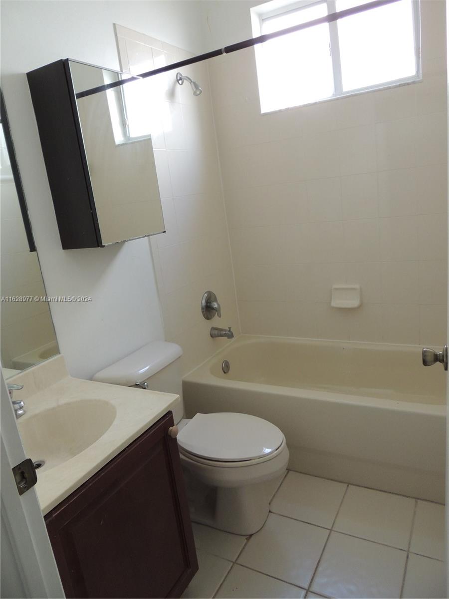PALM ISLE ESTATES - Residential Lease