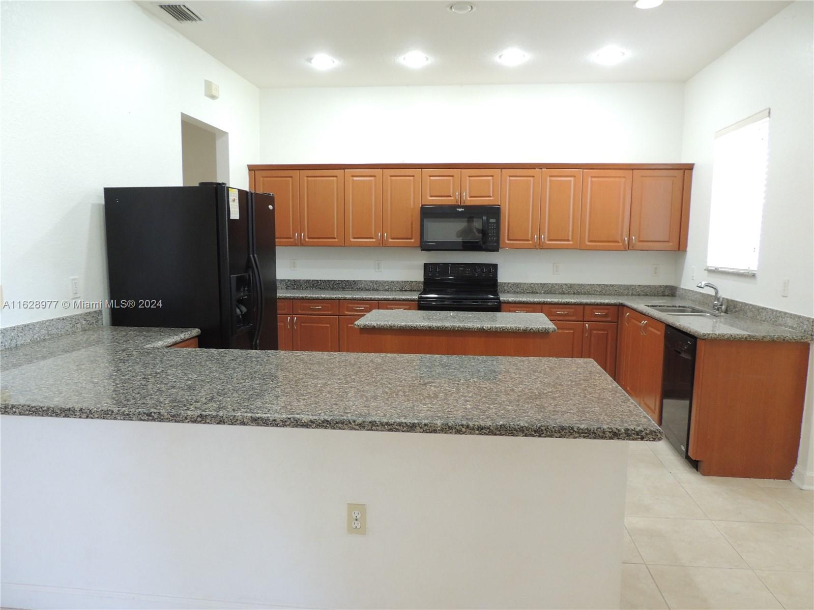 PALM ISLE ESTATES - Residential Lease