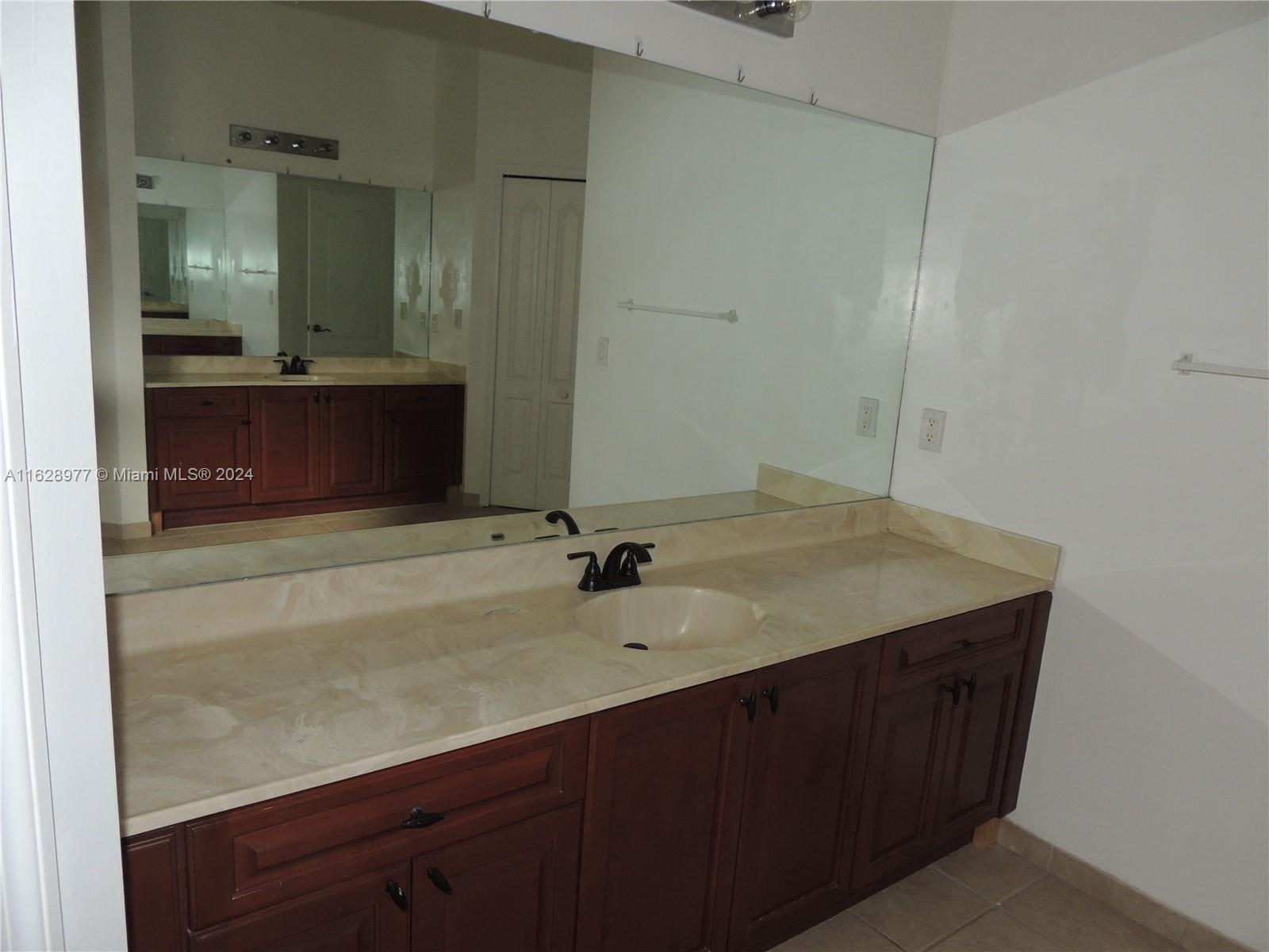 PALM ISLE ESTATES - Residential Lease