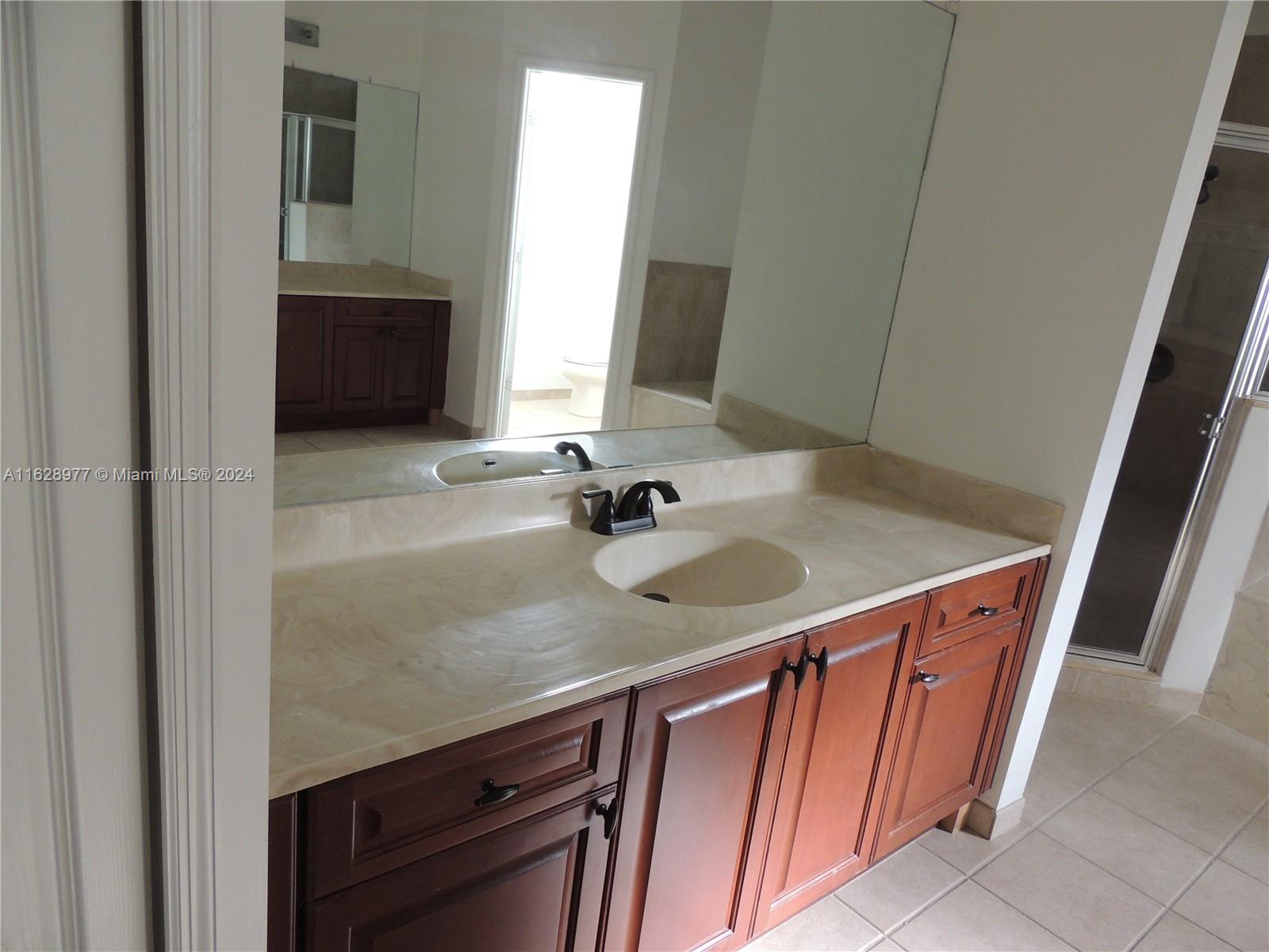 PALM ISLE ESTATES - Residential Lease