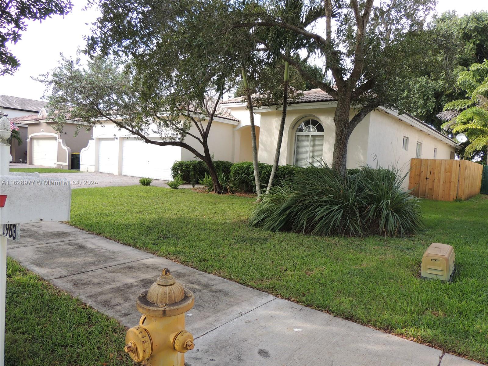 PALM ISLE ESTATES - Residential Lease