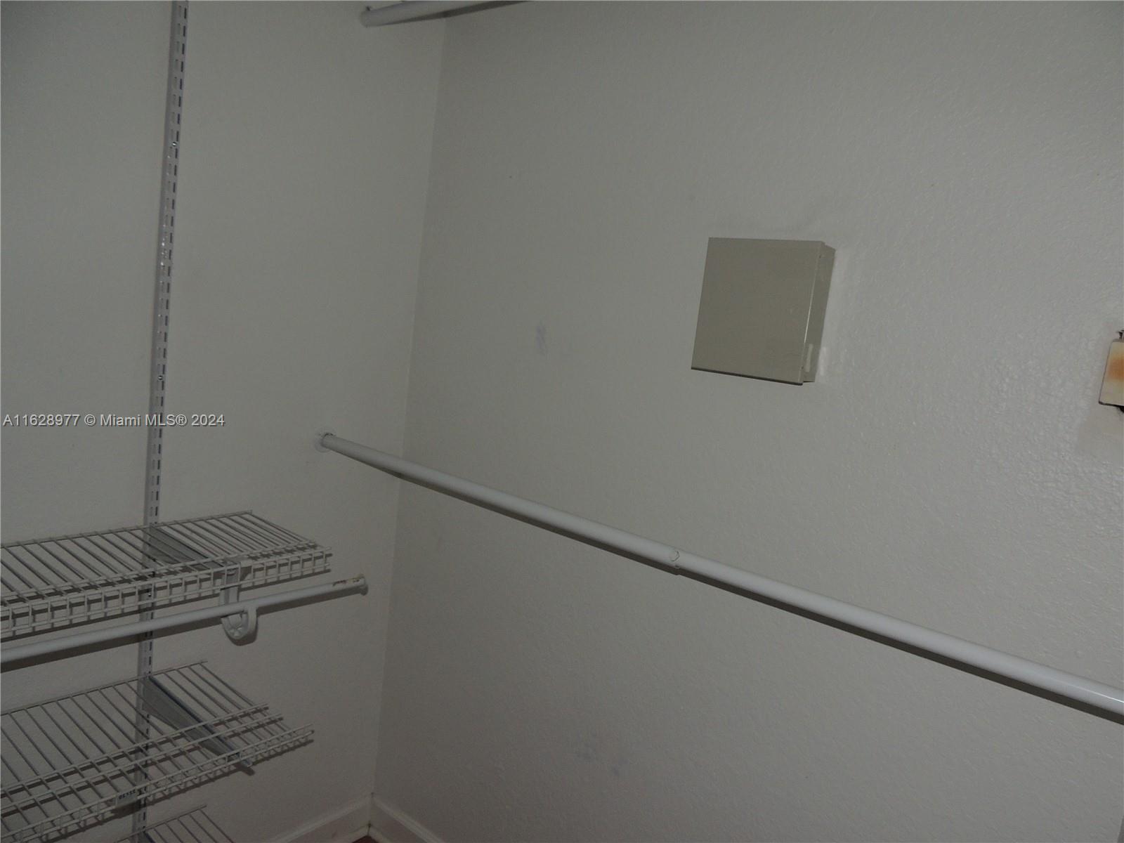 PALM ISLE ESTATES - Residential Lease