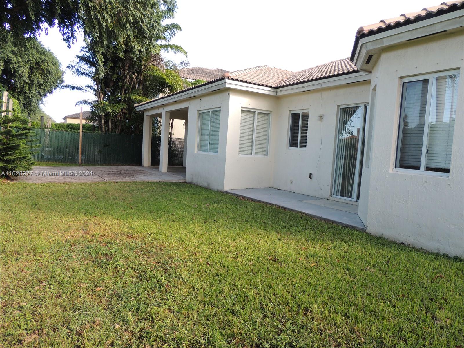 PALM ISLE ESTATES - Residential Lease