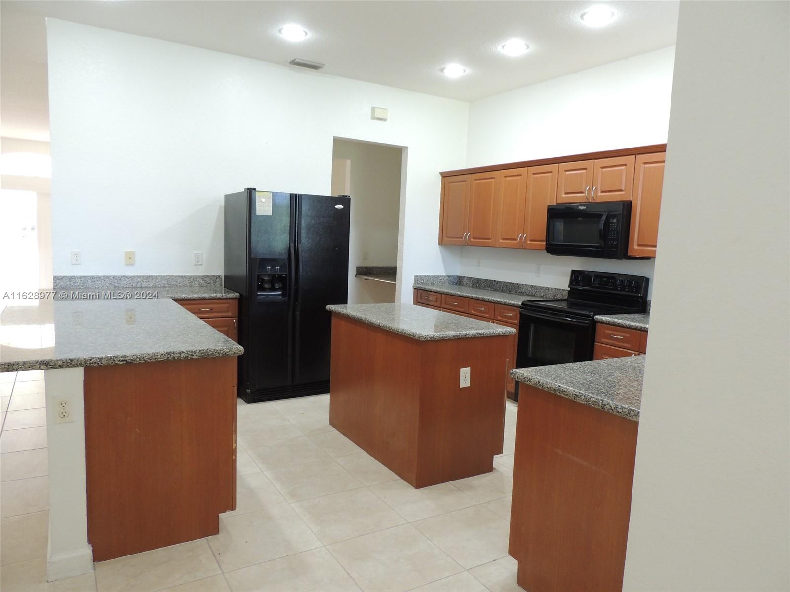 PALM ISLE ESTATES - Residential Lease