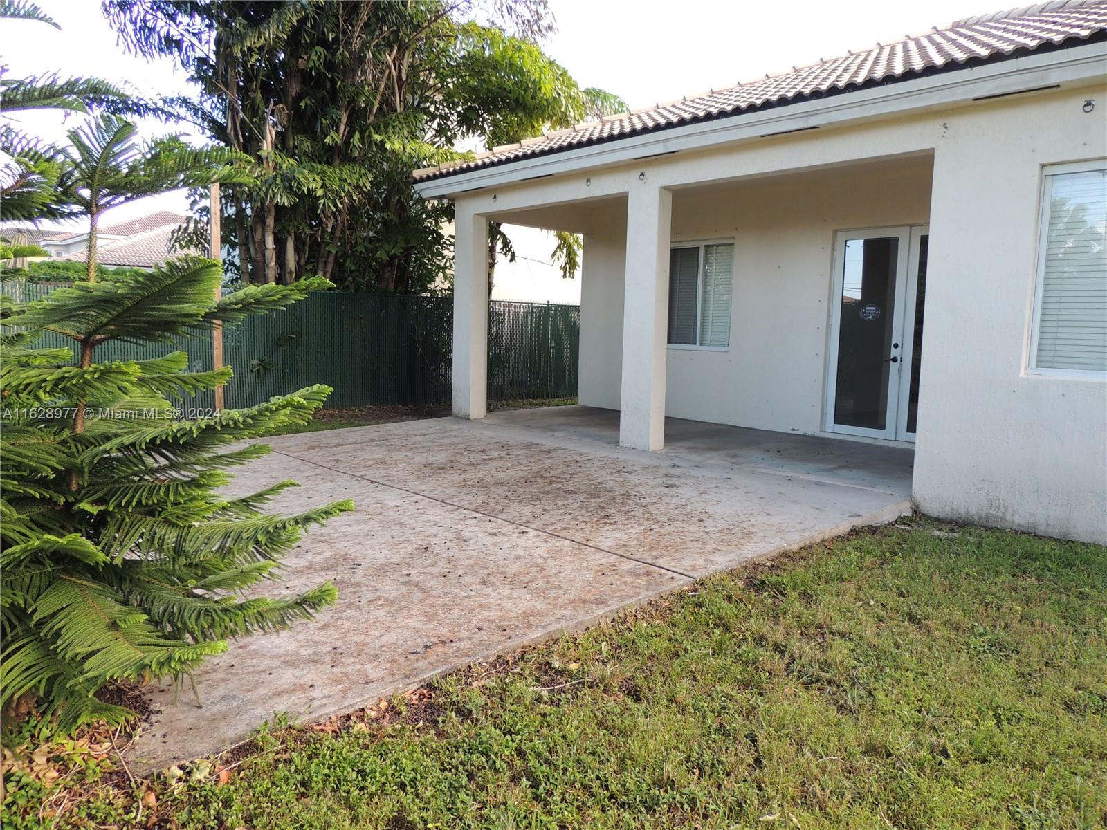PALM ISLE ESTATES - Residential Lease
