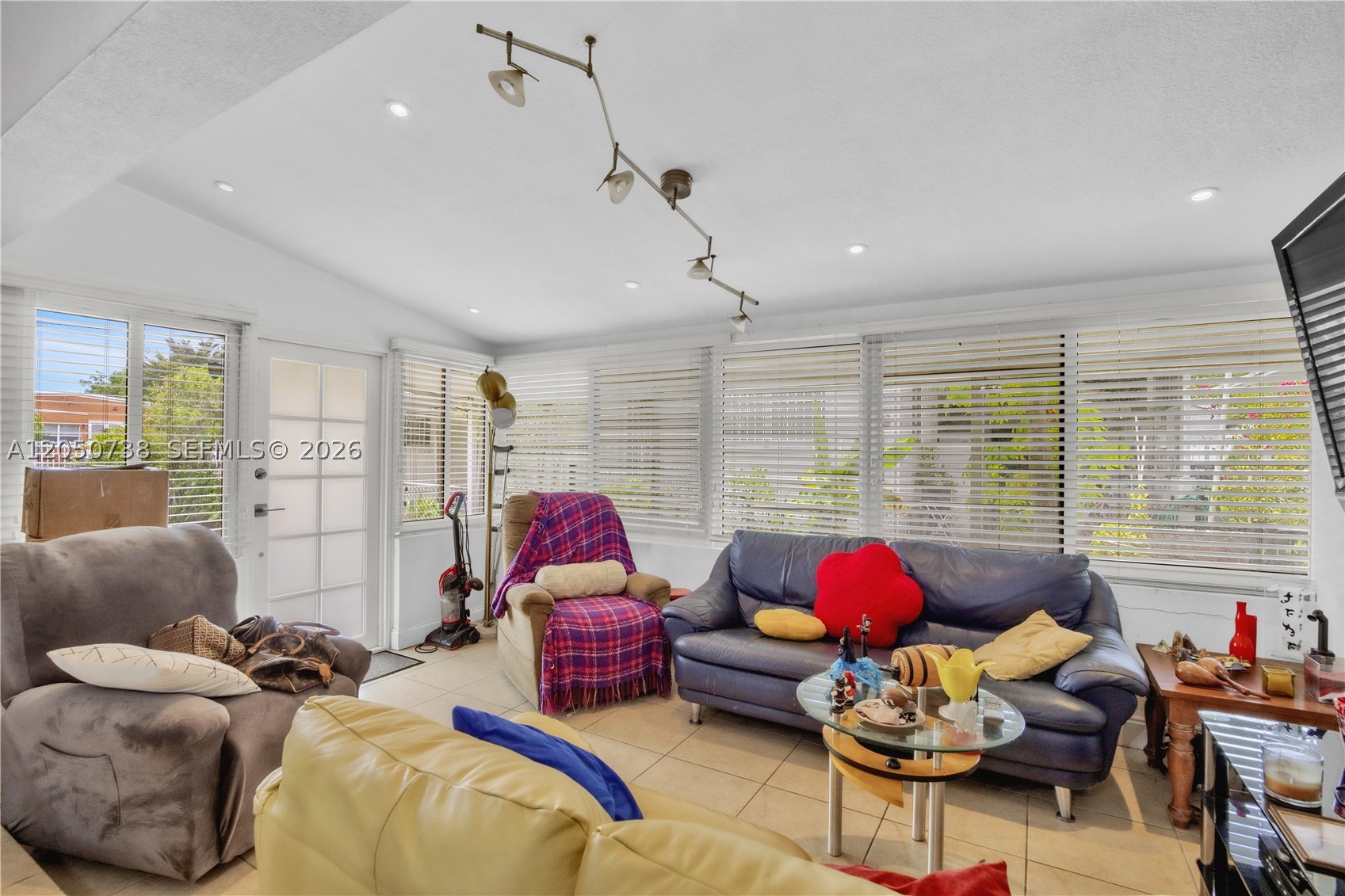 RIVERSIDE FARMS - Residential Income