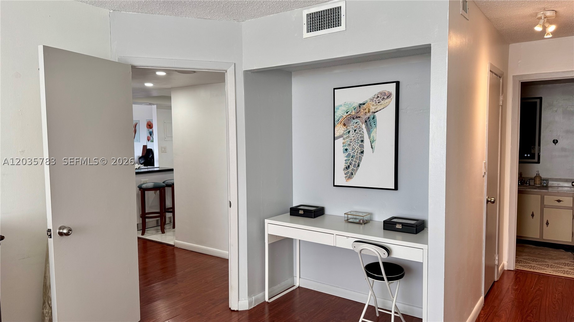COMMODORE PLAZA CONDO - Residential