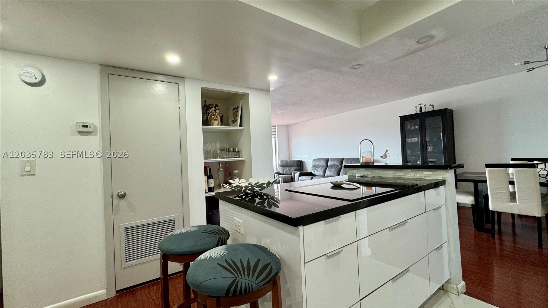 COMMODORE PLAZA CONDO - Residential