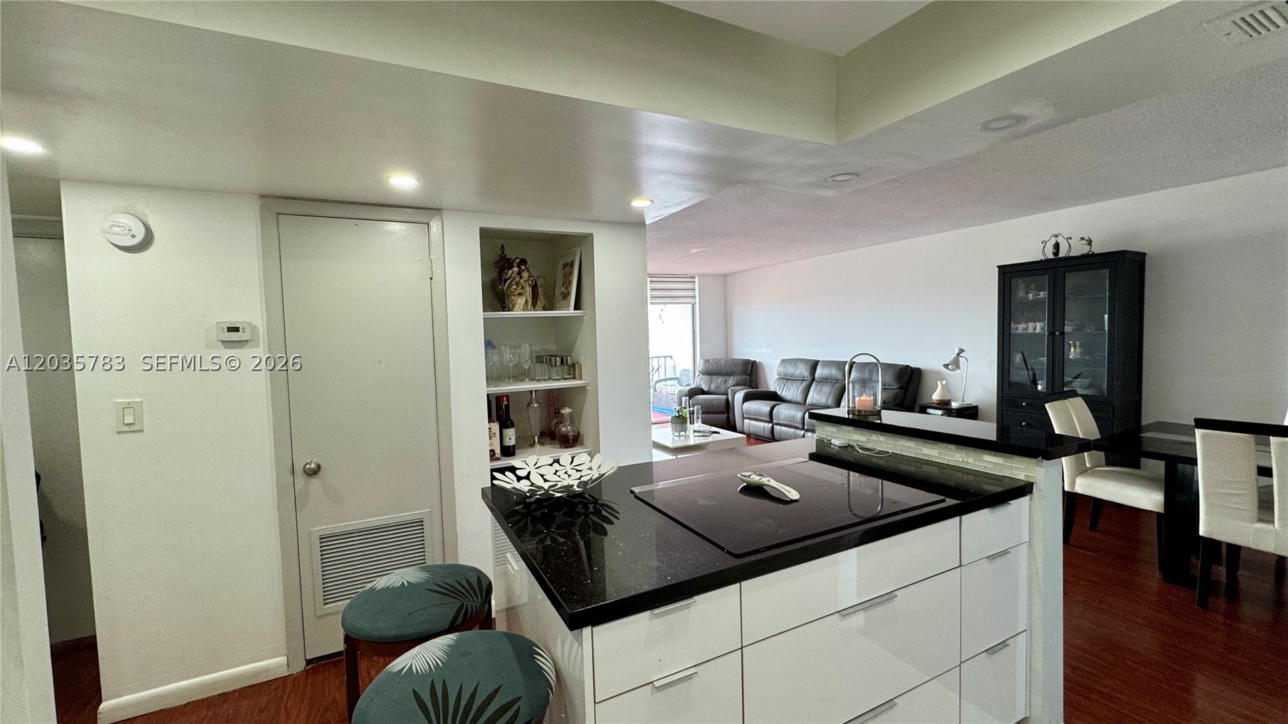 COMMODORE PLAZA CONDO - Residential