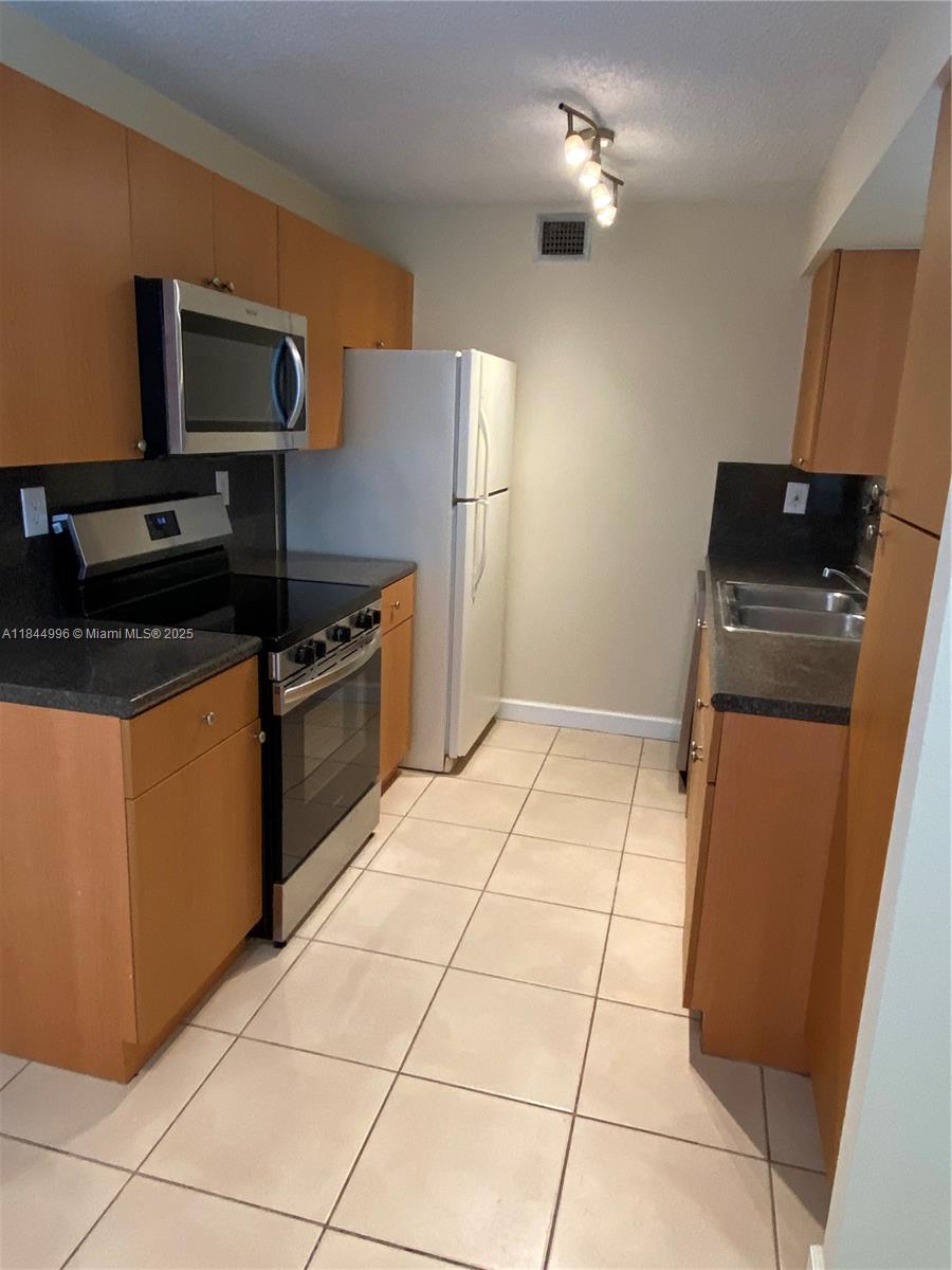 THE GREENS AT DORAL CONDO - Residential Lease