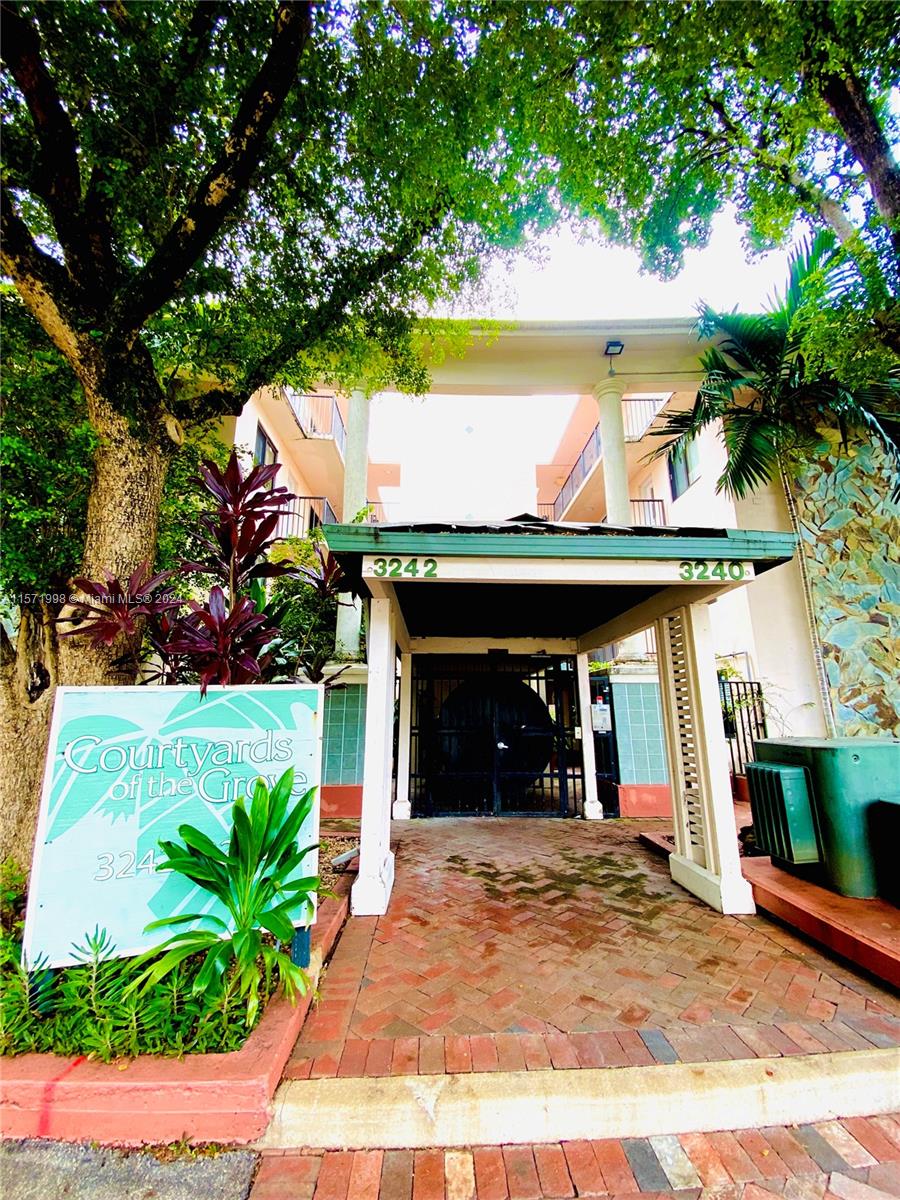 COURTYARDS OF THE GROVE C - Residential Lease