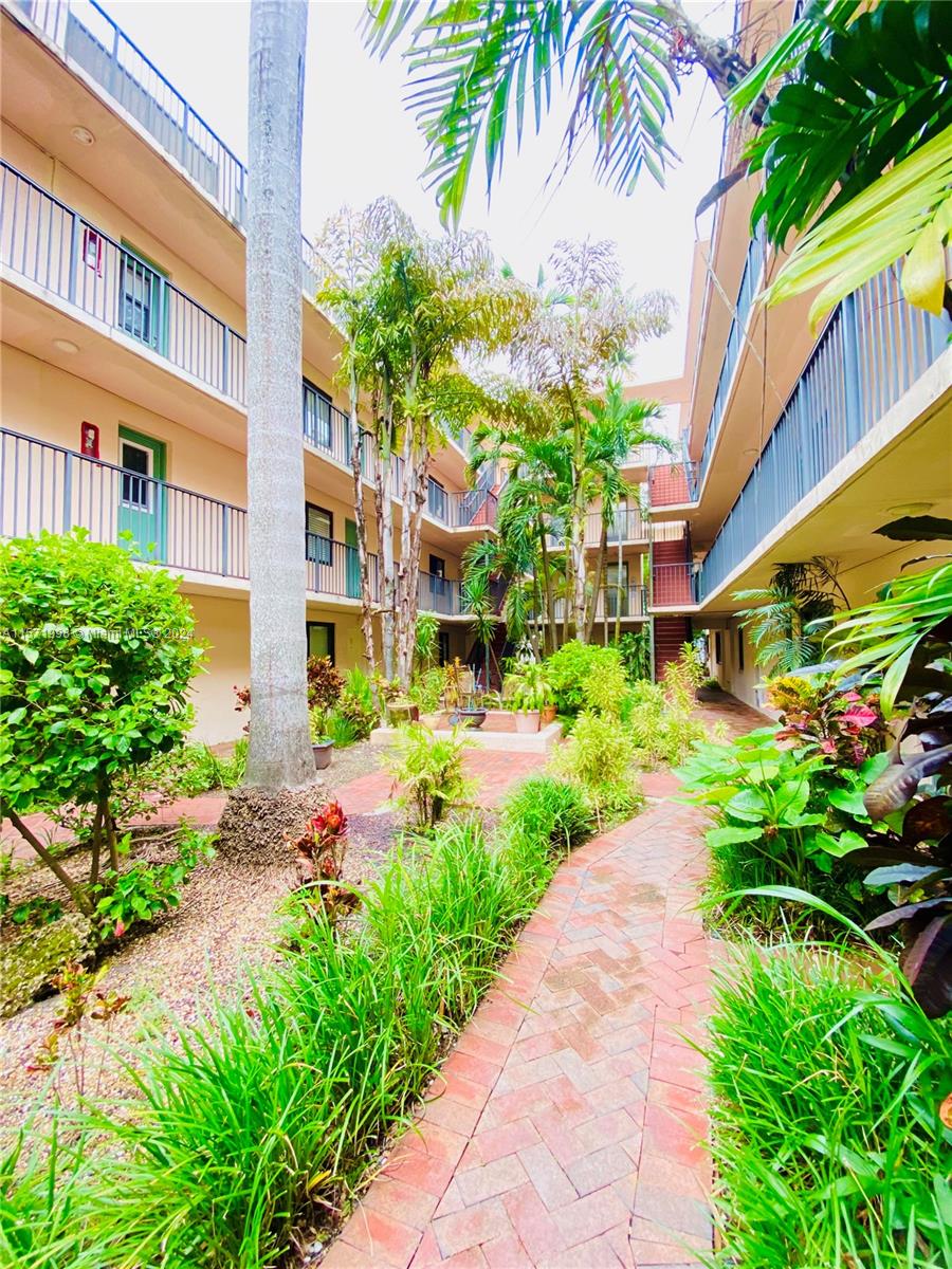 COURTYARDS OF THE GROVE C - Residential Lease