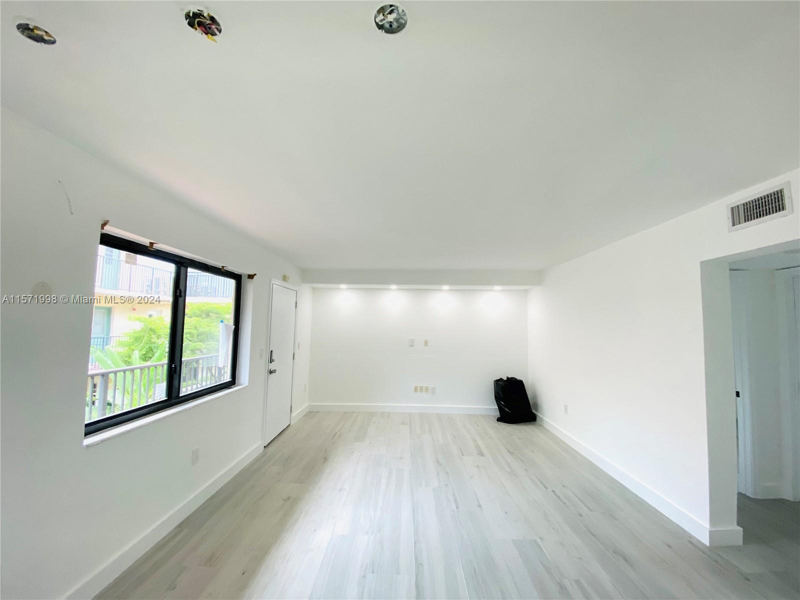 COURTYARDS OF THE GROVE C - Residential Lease
