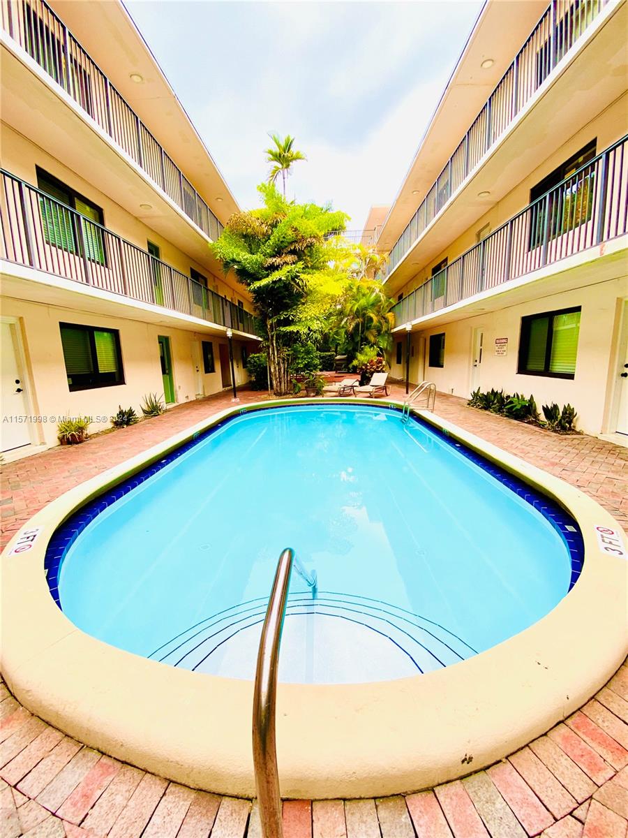 COURTYARDS OF THE GROVE C - Residential Lease